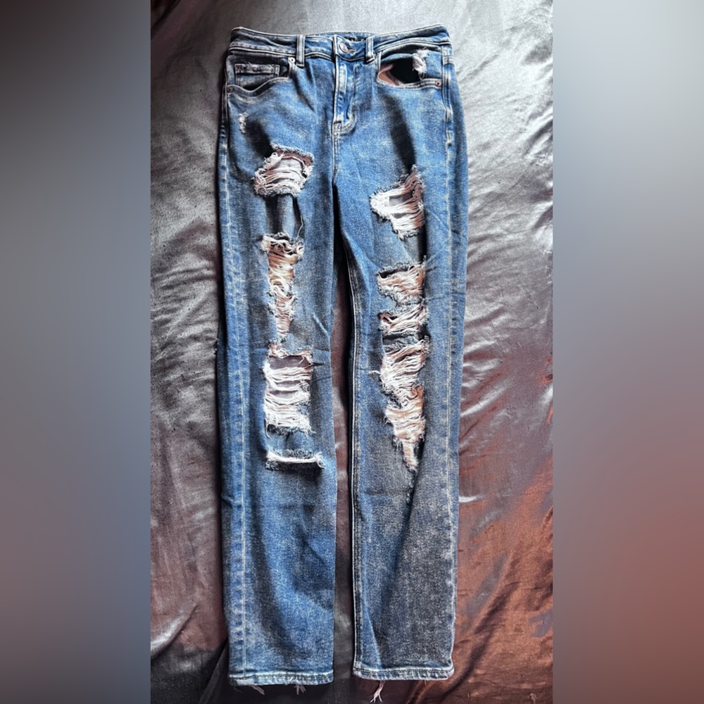 Size 4 American eagle ripped jeans